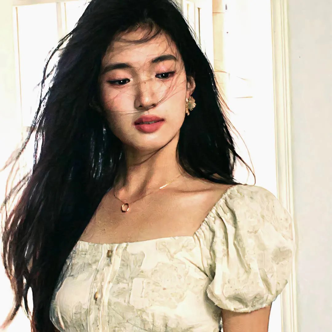 男孩超级白